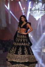 Katrina Kaif walk the ramp for Manish Malhotra_s show at Lakme Fashion Week in mumbai on 20th Aug 2019 (45)_5d5cf74de840a.jpg