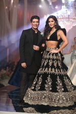 Katrina Kaif walk the ramp for Manish Malhotra_s show at Lakme Fashion Week in mumbai on 20th Aug 2019 (58)_5d5cf7626183f.jpg