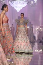 Model walk the ramp for Manish Malhotra_s show at Lakme Fashion Week in mumbai on 20th Aug 2019 (112)_5d5cf7cfe9dd6.jpg