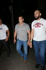 Salman Khan spotted at airport on 20th Aug 2019 (70)_5d5cf48a97321.JPG