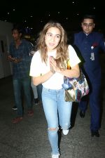 Sara Ali Khan spotted at airport on 20th Aug 2019 (72)_5d5cf4ee44166.JPG