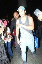 Varun Dhawan spotted at airport on 20th Aug 2019 (18)_5d5cf5004e154.JPG