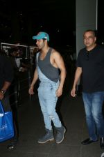 Varun Dhawan spotted at airport on 20th Aug 2019 (4)_5d5cf4ae19e07.JPG
