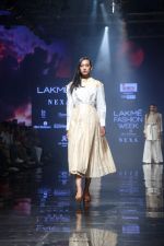 Model at lakme fashion week Day 1 on 21st Aug 2019 (12)_5d5e4624abcdd.JPG