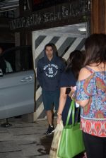 Varun Dhawan spotted at gym in juhu on 21st Aug 2019 (5)_5d5e476a6126d.JPG