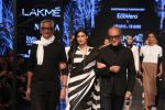 Athiya Shetty walk the ramp for designer Abraham & Thakore at Lakme Fashion Week 2019 on 22nd Aug 2019 (30)_5d5f8da39467d.JPG