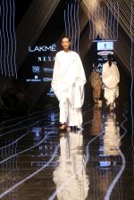 Model walk the ramp at Lakme Fashion Week 2019 Day 2 on 22nd Aug 2019 (14)_5d5f986fb8fca.JPG
