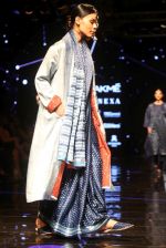 Model walk the ramp at Lakme Fashion Week 2019 Day 2 on 22nd Aug 2019 (16)_5d5f981f6950e.JPG