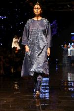 Model walk the ramp at Lakme Fashion Week 2019 Day 2 on 22nd Aug 2019 (17)_5d5f98214395f.JPG
