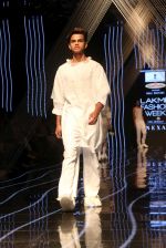 Model walk the ramp at Lakme Fashion Week 2019 Day 2 on 22nd Aug 2019 (24)_5d5f988e921a1.JPG