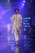 Model walk the ramp at Lakme Fashion Week 2019 Day 2 on 22nd Aug 2019 (26)_5d5f986e3c5d4.JPG