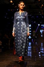 Model walk the ramp at Lakme Fashion Week 2019 Day 2 on 22nd Aug 2019 (35)_5d5f98656e726.JPG