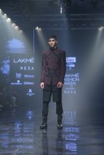 Model walk the ramp at Lakme Fashion Week 2019 Day 2 on 22nd Aug 2019 (38)_5d5f9894e609d.JPG