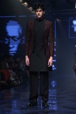 Model walk the ramp at Lakme Fashion Week 2019 Day 2 on 22nd Aug 2019 (39)_5d5f98972c6a1.JPG