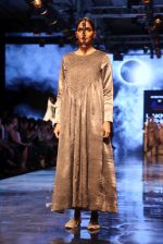 Model walk the ramp at Lakme Fashion Week 2019 Day 2 on 22nd Aug 2019 (41)_5d5f9875a96d4.JPG