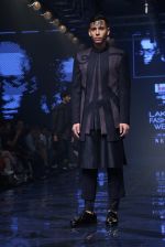 Model walk the ramp at Lakme Fashion Week 2019 Day 2 on 22nd Aug 2019 (43)_5d5f98a1c567a.JPG