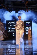Model walk the ramp at Lakme Fashion Week 2019 Day 2 on 22nd Aug 2019 (53)_5d5f989ab3d40.JPG