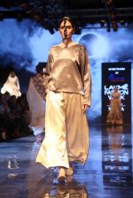Model walk the ramp at Lakme Fashion Week 2019 Day 2 on 22nd Aug 2019 (55)_5d5f989ff25ad.JPG