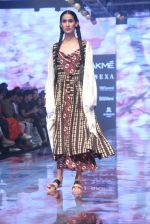 Model walk the ramp at Lakme Fashion Week 2019 Day 2 on 22nd Aug 2019 (65)_5d5f98e5985bf.JPG