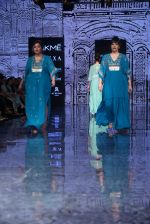 Model walk the ramp at Lakme Fashion Week 2019 Day 2 on 22nd Aug 2019 (77)_5d5f99060e874.JPG