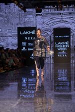 Model walk the ramp at Lakme Fashion Week 2019 Day 2 on 22nd Aug 2019 (82)_5d5f99135df7e.JPG