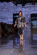 Model walk the ramp at Lakme Fashion Week 2019 Day 2 on 22nd Aug 2019 (83)_5d5f9917d9ffd.JPG