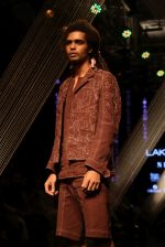 Model walk the ramp at Lakme Fashion Week 2019 Day 2 on 22nd Aug 2019 (89)_5d5f993d29f0d.JPG