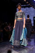 Model walk the ramp at Lakme Fashion Week 2019 Day 2 on 22nd Aug 2019 (90)_5d5f99278d2a4.JPG