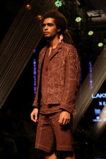 Model walk the ramp at Lakme Fashion Week 2019 Day 2 on 22nd Aug 2019 (90)_5d5f993ee08f5.JPG