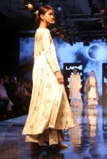 Model walk the ramp at Lakme Fashion Week 2019 Day 2 on 22nd Aug 2019 (91)_5d5f990cb19a0.JPG