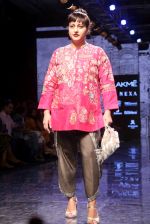 Model walk the ramp at Lakme Fashion Week 2019 Day 2 on 22nd Aug 2019 (93)_5d5f992d8ff79.JPG