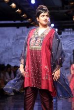 Model walk the ramp at Lakme Fashion Week 2019 Day 2 on 22nd Aug 2019 (95)_5d5f993104597.JPG