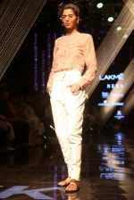 Model walk the ramp at Lakme Fashion Week 2019 Day 2 on 22nd Aug 2019 (97)_5d5f994bacc99.JPG