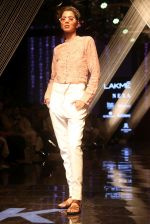 Model walk the ramp at Lakme Fashion Week 2019 Day 2 on 22nd Aug 2019 (98)_5d5f994d8e346.JPG