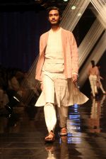 Model walk the ramp at Lakme Fashion Week 2019 Day 2 on 22nd Aug 2019 (99)_5d5f994f5d37c.JPG