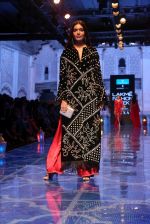 Model walk the ramp for Nachiket Barve on Lakme Fashion Week Day 3 on 23rd Aug 2019 (82)_5d60f57b3f911.JPG