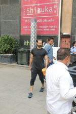 Shahid Kapoor, Mira Rajput & Misha spotted at juhu on 23rd Aug 2019 (14)_5d60f268c6f44.JPG
