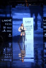 Tara sutaria walk the ramp for Ritu Kumar at Lakme Fashion Week Day 3 on 23rd Aug 2019 (59)_5d60f89fd67db.JPG
