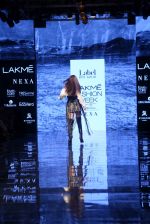 Tara sutaria walk the ramp for Ritu Kumar at Lakme Fashion Week Day 3 on 23rd Aug 2019 (94)_5d60f8e178f10.JPG