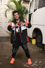 Varun Sharma for the promotions of film Chichore at Mehboob studio in bandra on 23rd Aug 2019 (18)_5d60ee1245027.JPG