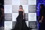 Kareena Kapoor Khan walks for Gauri & Nainika At Lakme Fashion Week 2019 on 25th Aug 2019 (10)_5d6392f6b1399.jpg