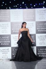 Kareena Kapoor Khan walks for Gauri & Nainika At Lakme Fashion Week 2019 on 25th Aug 2019 (7)_5d6392f06577b.jpg