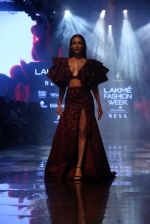 Malaika Arora walk the ramp at lakme fashion week 2019 on 25th Aug 2019 (10)_5d6391b5e2ff0.JPG