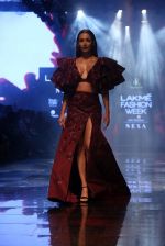 Malaika Arora walk the ramp at lakme fashion week 2019 on 25th Aug 2019 (11)_5d6391b9548c8.JPG