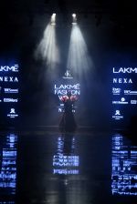 Malaika Arora walk the ramp at lakme fashion week 2019 on 25th Aug 2019 (2)_5d63919e04687.JPG