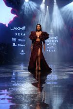 Malaika Arora walk the ramp at lakme fashion week 2019 on 25th Aug 2019 (8)_5d6391afc6191.JPG