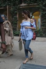 Mira Rajput with her mother & daughter Misha spotted at bandra on 25th Aug 2019 (8)_5d638df8934ff.JPG