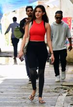 Amyra Dastur spotted at bandra on 28th Aug 2019 (2)_5d6777ef20ea6.jpg