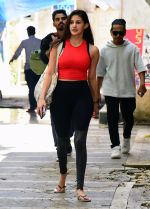 Amyra Dastur spotted at bandra on 28th Aug 2019 (3)_5d6777f15f930.jpg