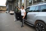 Varun Dhawan spotted at andheri on 28th Aug 2019 (32)_5d6778aed62f2.JPG